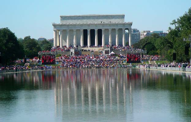 2010-10-02_12-38-22lincolnMemorialreflection.JPG